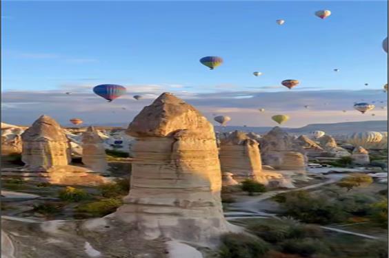 منظره ی زیبای بالن سواری