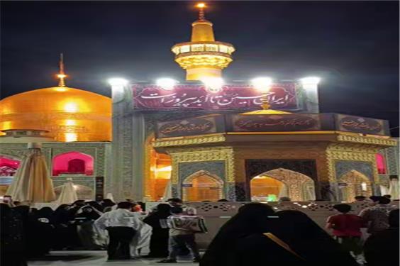 حال و هوای جاماندگان از پیاده روی اربعین در حرم امام مهربانی