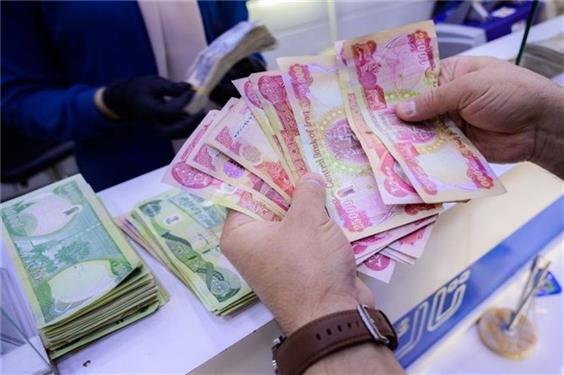 فردا آخرین روز فروش ارز اربعین؛ دینار عراق کمی‌ ارزان شد