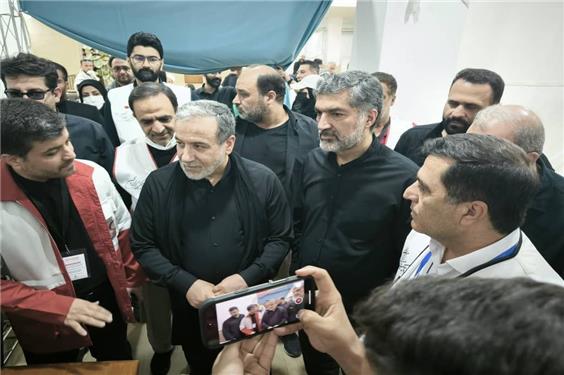 بازدید عراقچی از روند ارائه خدمات به زائران ایرانی در نجف