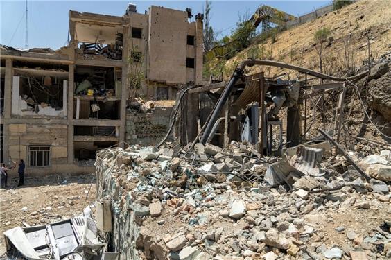 دیده بان حقوق بشر: حمله اسرائیل به زندان اوین جنایت جنگی بود