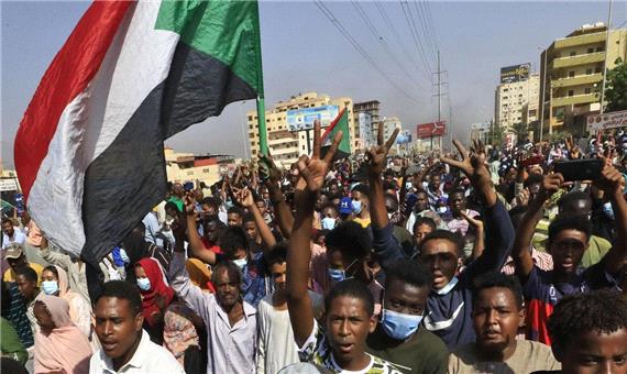 رئیس شورای حاکمیتی سودان دولت را منحل کرد