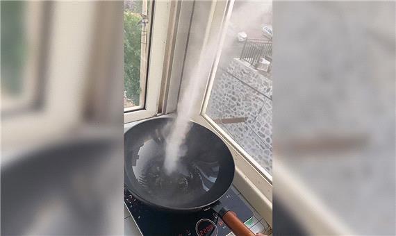 شکل گرفتن گردباد روی ماهیتابه یک آشپز