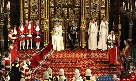 اختیارات عجیب ملکه انگلیس؛ از عزل نخست‌وزیر تا مالکیت تمام مرغابی‌ها!