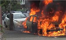 آتش گرفتن خودروها در پی انفجار خودروی برقی