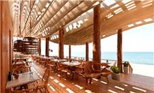 معماری بی‌نظیر سقف یک رستوران ساحلی در یونان!