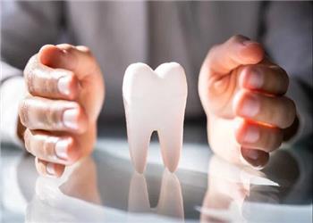 چرا مردان بیشتر به پوسیدگی دندان و بیماری لثه مبتلا میشوند؟