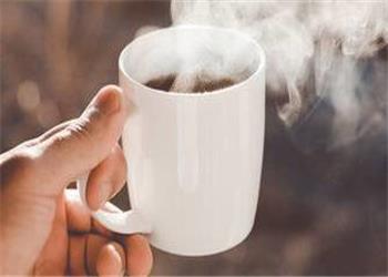 قهوه یا چای؛ کدام برای سلامت استخوانها پس از یائسگی بهتر است؟