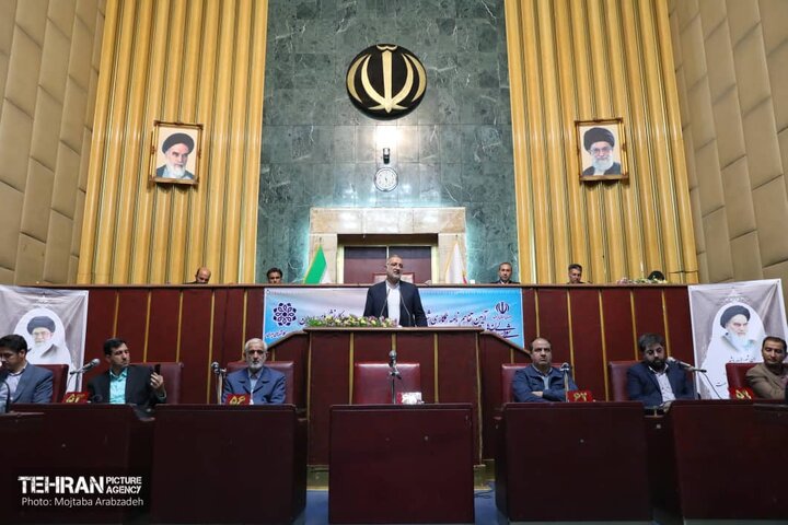 دشمن با تبلیغات وسیع در پی چسباندن وصله ناچسب ناکارآمدی بر تارک انقلاب اسلامی است/ وظیفه همه ما جهاد تبیین و استفاده از تمامی ظرفیت‌هاست