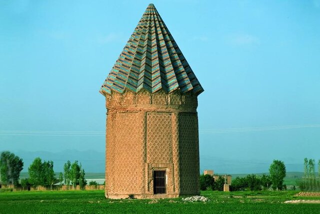 گردشگری/ مقبره داخل میل اخنگان محل دفن یک زن است!