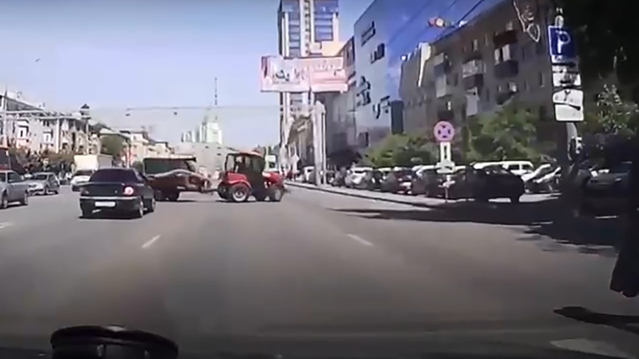 چپ کردن تراکتور هنگام دور زدن