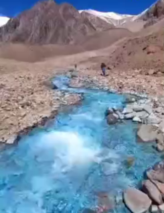 جریان آب خارق‌العاده از یخچال طبیعی در آرژانتین