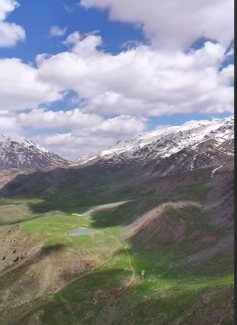 طبیعت بسیار زیبای سی سخت با پس زمینه کوه دِنا
