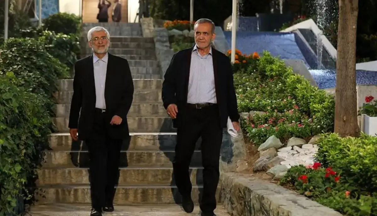 روزنامه اصولگرا: مشاورانتان را عوض کنید