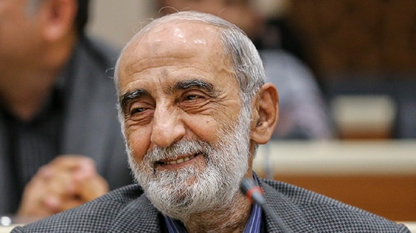 پیشنهاد شریعتمداری به پزشکیان: از لاریجانی در جمع مشاوران خود استفاده کنید