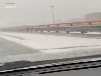 برف تابستانی در سن پترزبورگ