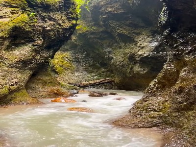 تنگه‌ی زیبای انگتارود چمستان