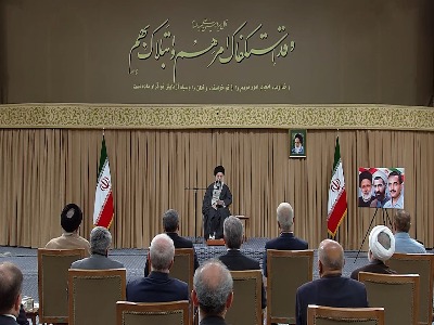 خدا قوت رهبر انقلاب به اعضای دولت و تشکر ویژه از رئیس‌جمهور و قدردانی از سفر اخیر به چین