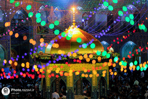 آذین بندی و چراغانی ویژه حرم مطهر رضوی در ایام میلاد پیامبر(ص)