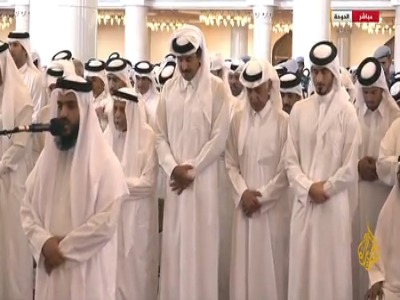 اقامۀ نماز میت بر شهدای حملۀ اسرائیل به دوحه با حضور امیر قطر