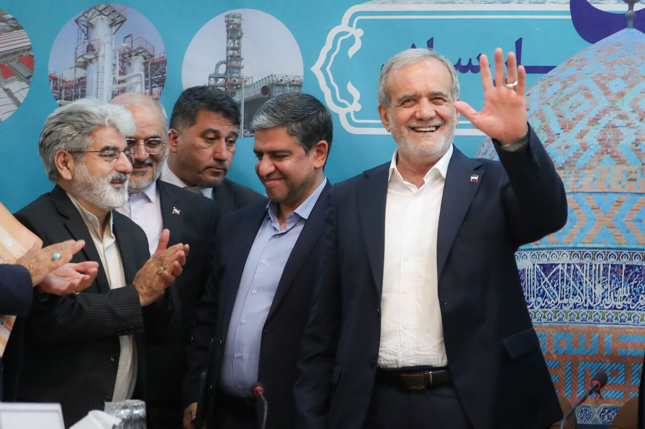 پزشکیان:  هیچ قدرتی نمی‌تواند ما را به تسلیم وا دارد