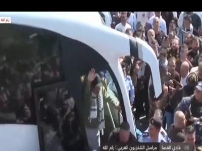 رسیدن اسرای فلسطینی به غزه در میان انبوه مردمی که برای استقبال از آنها آمده اند