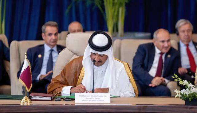 امیر قطر: منتظر تعهد همه طرف‌ها نسبت به تفاهمات اجلاس شرم الشیخ هستیم