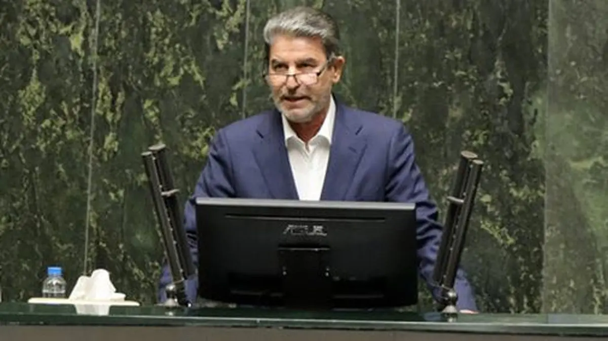 ادعای عضو کمیسیون امنیت ملی به نقل از عراقچی درباره تحویل ۴۰۰ کیلو اورانیوم ۶۰ درصد برای لغو مکانیسم ماشه!