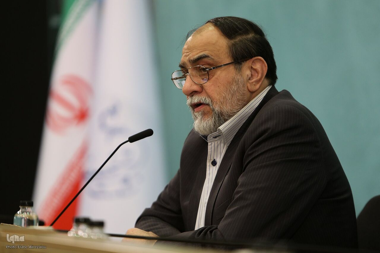 رحیم‌پور ازغدی: الان که در خیابان هم داف می‌بینیم هم ناف!