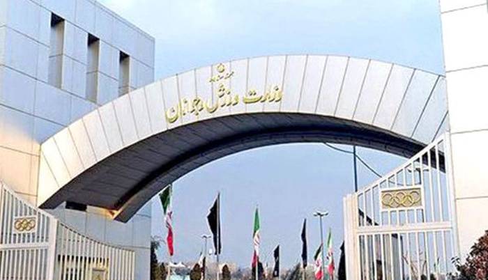 عدم پرداخت حقوق کارمندان به‌دلیل بازنشستگی آقای معاون؟!