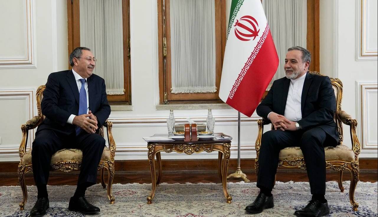 دیدار و گفت وگوی دستیار ویژه رئیس‌جمهور جمهوری آذربایجان با عراقچی