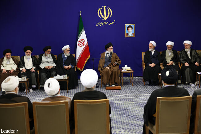 روایت رهبر انقلاب از خاطره مرحوم پدرشان از رواج سخنان میرزای نائینی در مشهد