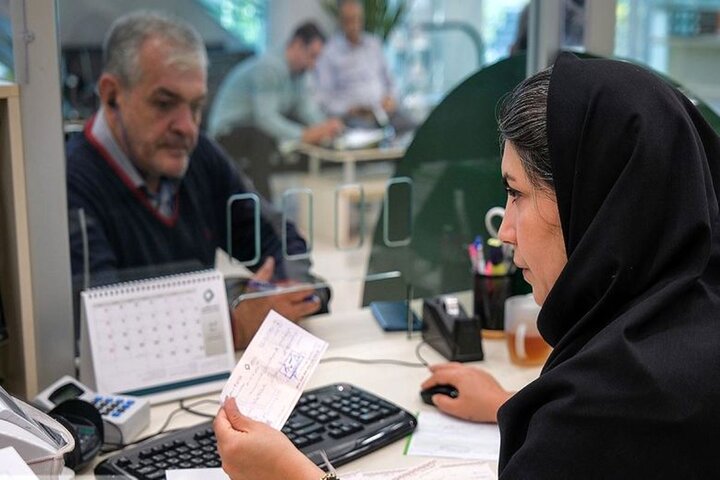 تکلیف کارکنان بانک آینده چه می‌شود؟