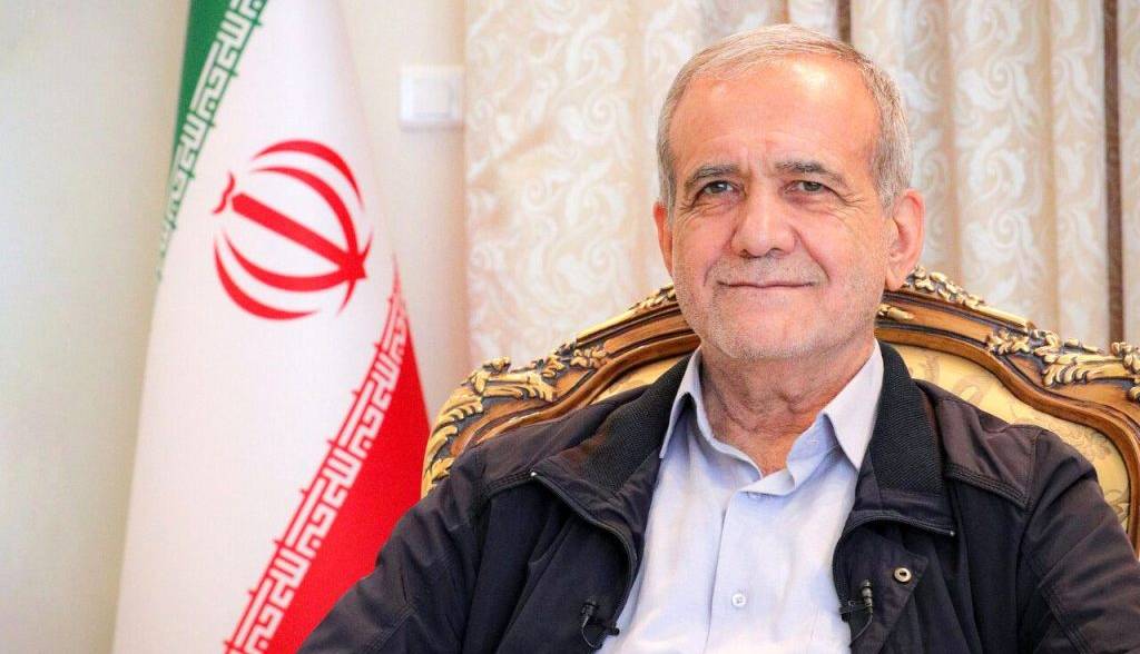 رئیس‌جمهور: آنان که از خارجِ کشور، پمپاژ ناامیدی می‌کنند خودفروخته‌اند
