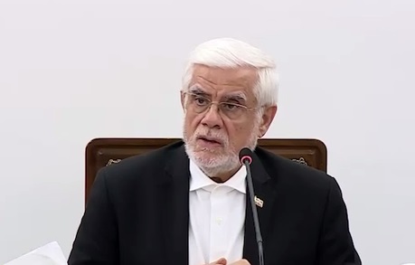 توصیه عارف به وزرا و مدیران دولتی: در تریبونها با یکدیگر صحبت نکنید