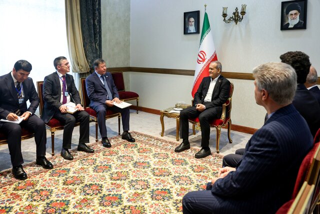 پیشنهاد پزشکیان برای کمک به توسعه اقتصادی در منطقه با ایجاد پول مشترک