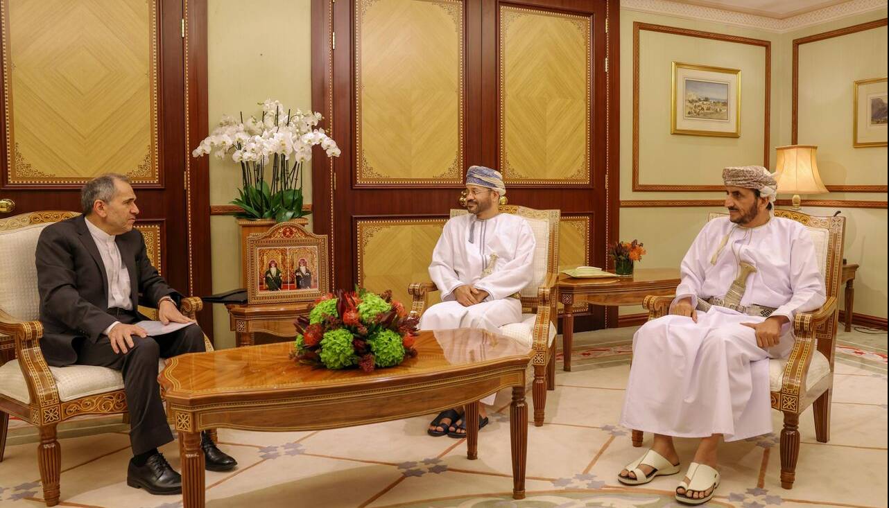 تخت‌روانچی با وزیر امور خارجه عمان دیدار کرد