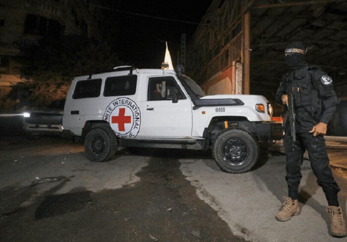 حماس جسد دو اسیر اسرائیلی را به صلیب سرخ تحویل می دهد