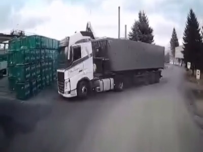 فاصلشو محاسبه نکرد ماشینش داغون شد