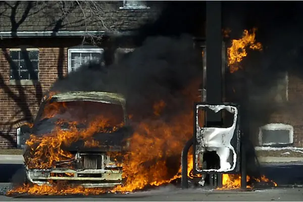 راننده بیاحتیاط پمپ بنزین را به آتش کشید