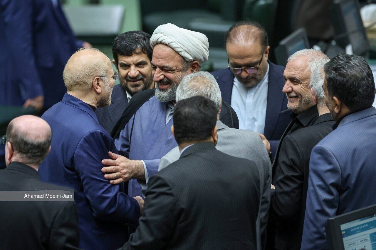 بگو مگوی قالیباف و رسایی/ رئیس مجلس: شما هم صحبت می‌کنید هم شانتاژ می‌کنید