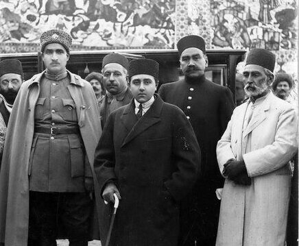 سرمقاله شرق/ صدمین سالگرد خلع قاجاریه