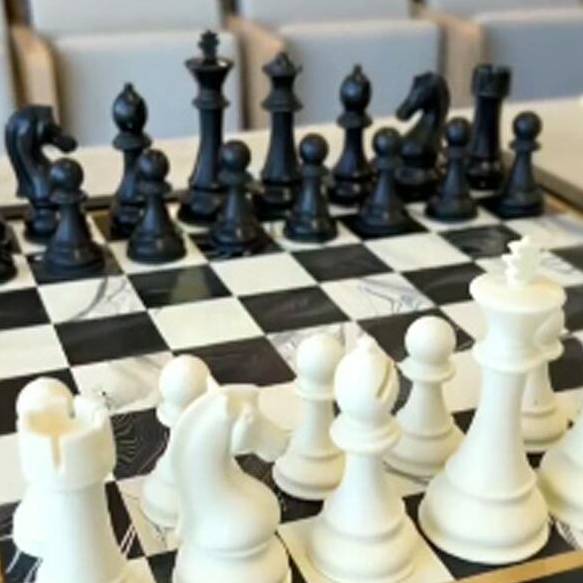 مراحل دیدنی ساخت شطرنج با شکلات در امریکا