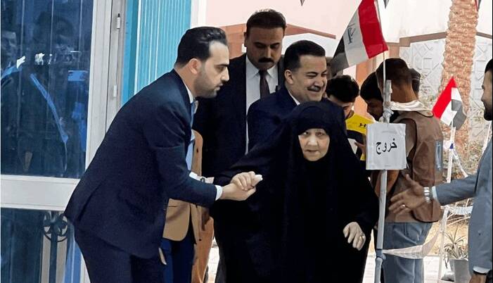 تشویق به حضور در انتخابات؛ السودانی با مادرش پای صندوق رای حضور یافت