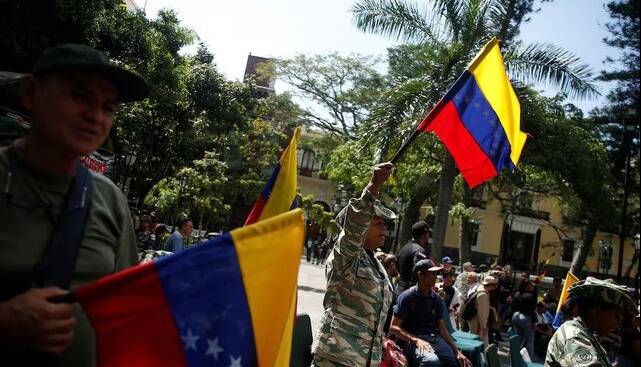 با ورود ناو غول‌پیکر آمریکا به کارائیب، ونزوئلا آماده جنگ می‌شود