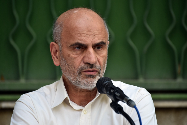 فرشاد مومنی: درباره قانون هفتم، رفتار پزشکیان مثل احمدی‌نژاد است