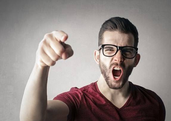 فحش‌دادن این ۳ بلا را سرت می‌آورد!