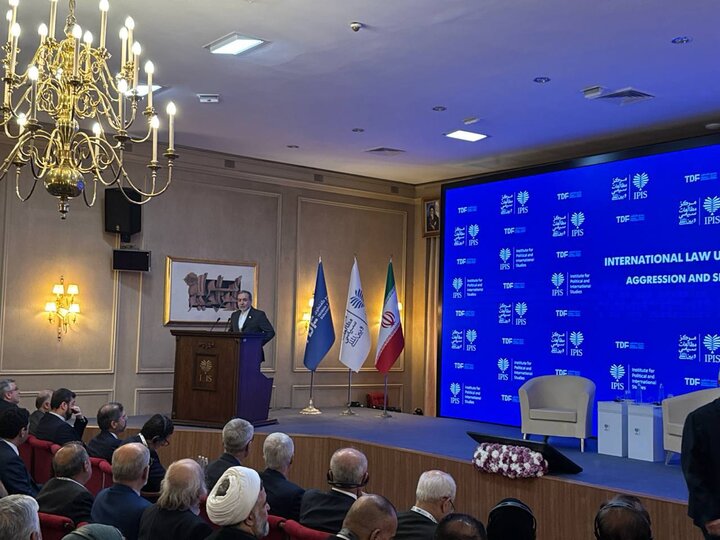 وزیر خارجه: هرگز از حق توسعه فناوری هسته‌ای و غنی‌سازی، عدول نخواهیم کرد