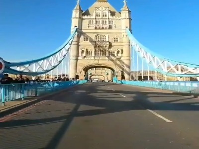 پل برج ، یکی از مشهورترین سازه‌ها و پل‌های لندن