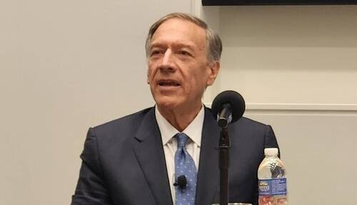 پامپئو مدعی شد: خلع سلاح اتمی کره شمالی فقط با مجوز چین اجرایی می‌شود